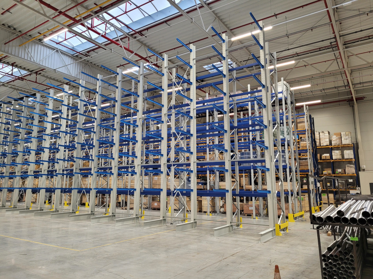 Przechowywanie ładunku na podłodze? Dlaczego to zły pomysł